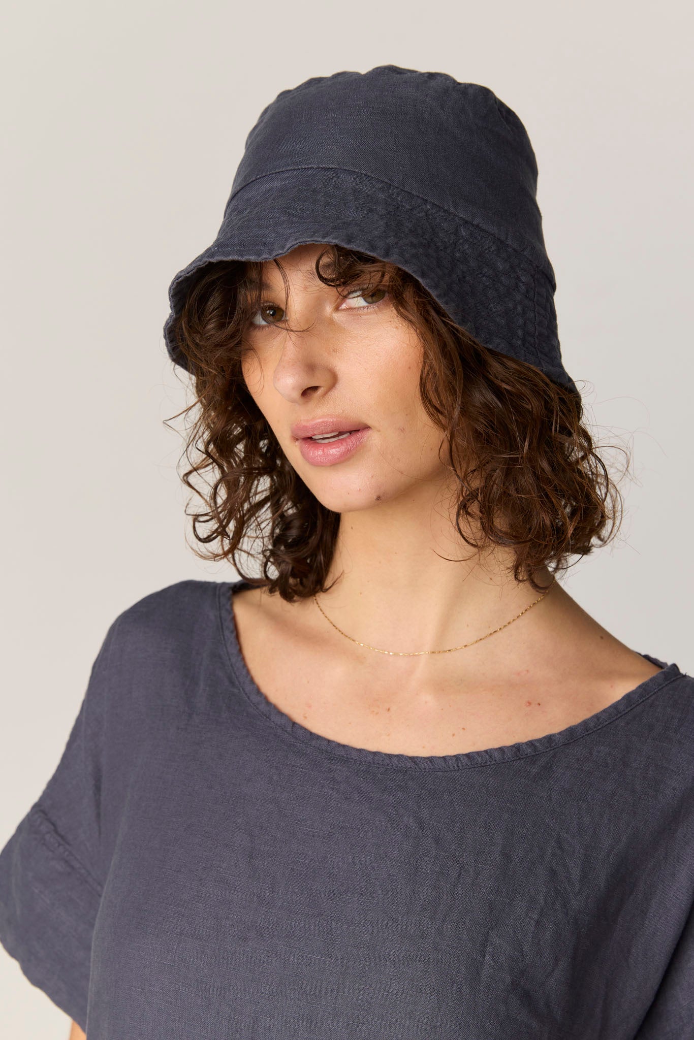 PEACHES BUCKET HAT - FOSSIL