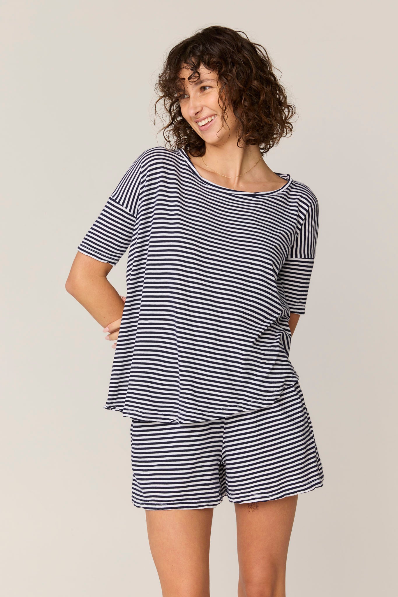 STRIPE POP TEE - NAVY & WHITE