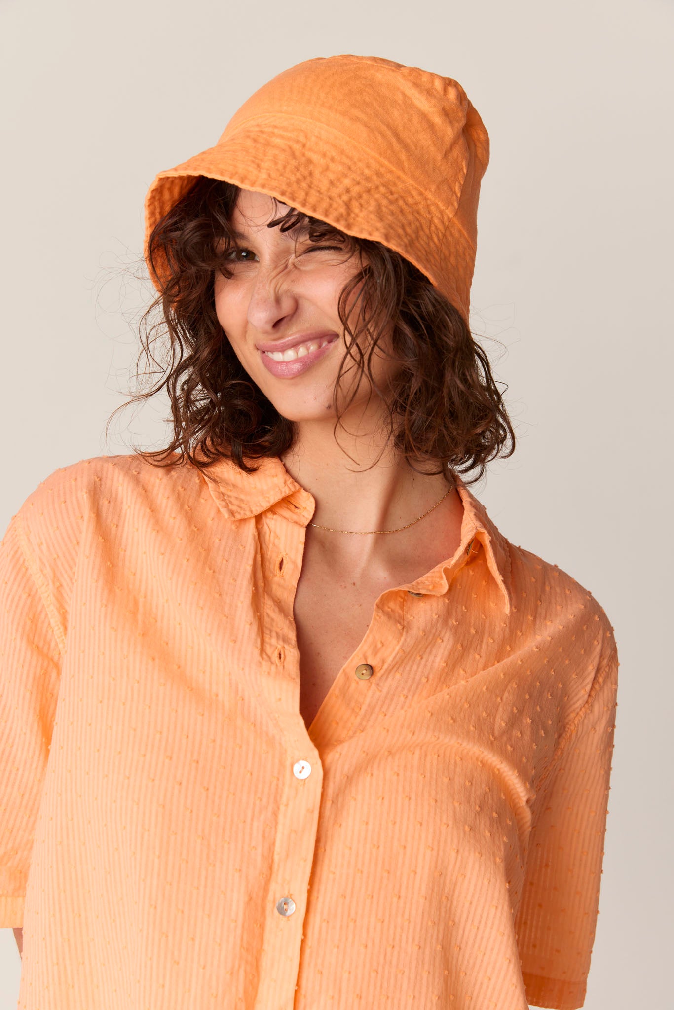 PEACHES BUCKET HAT - SUNSHINE