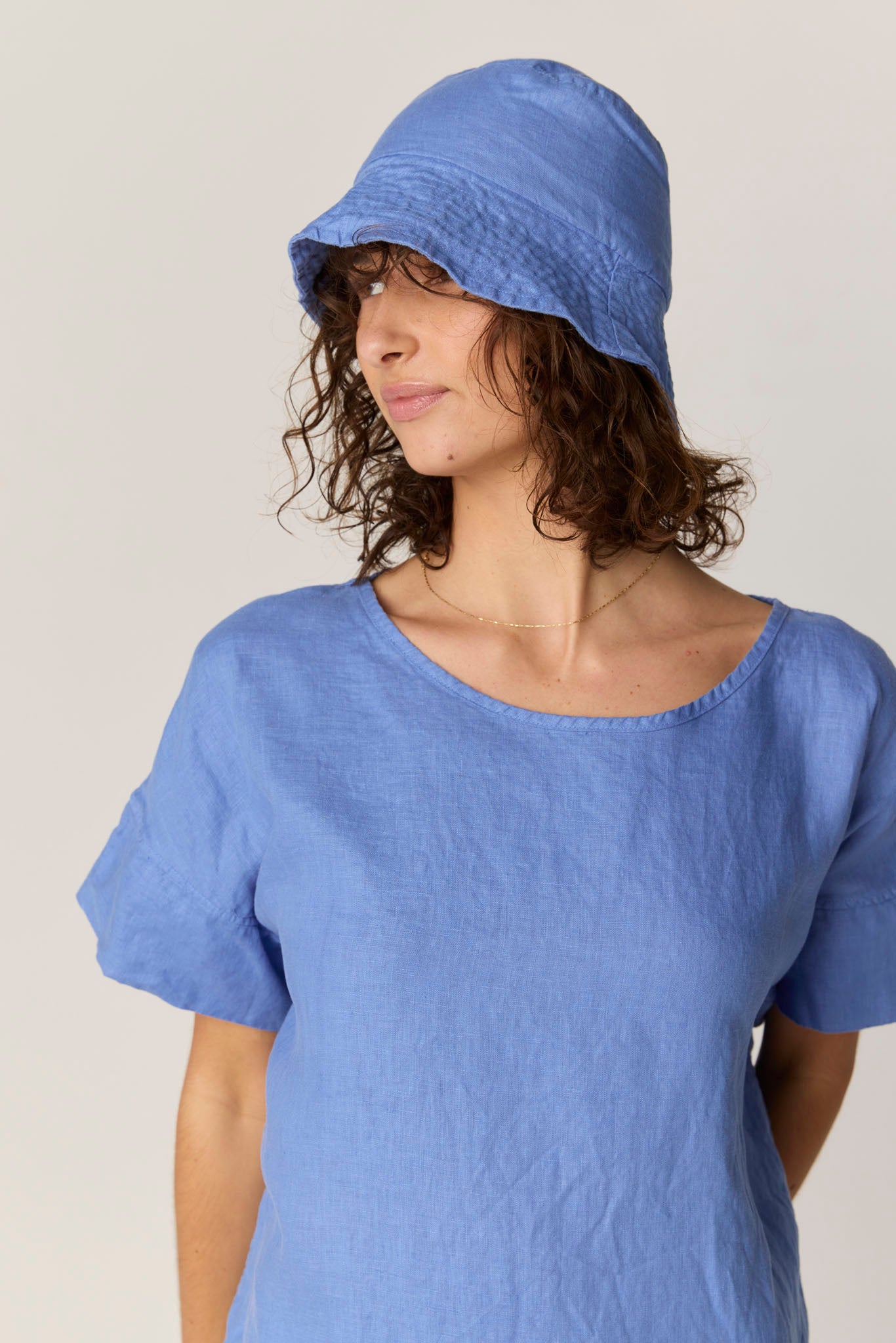 PEACHES BUCKET HAT - CORNFLOWER