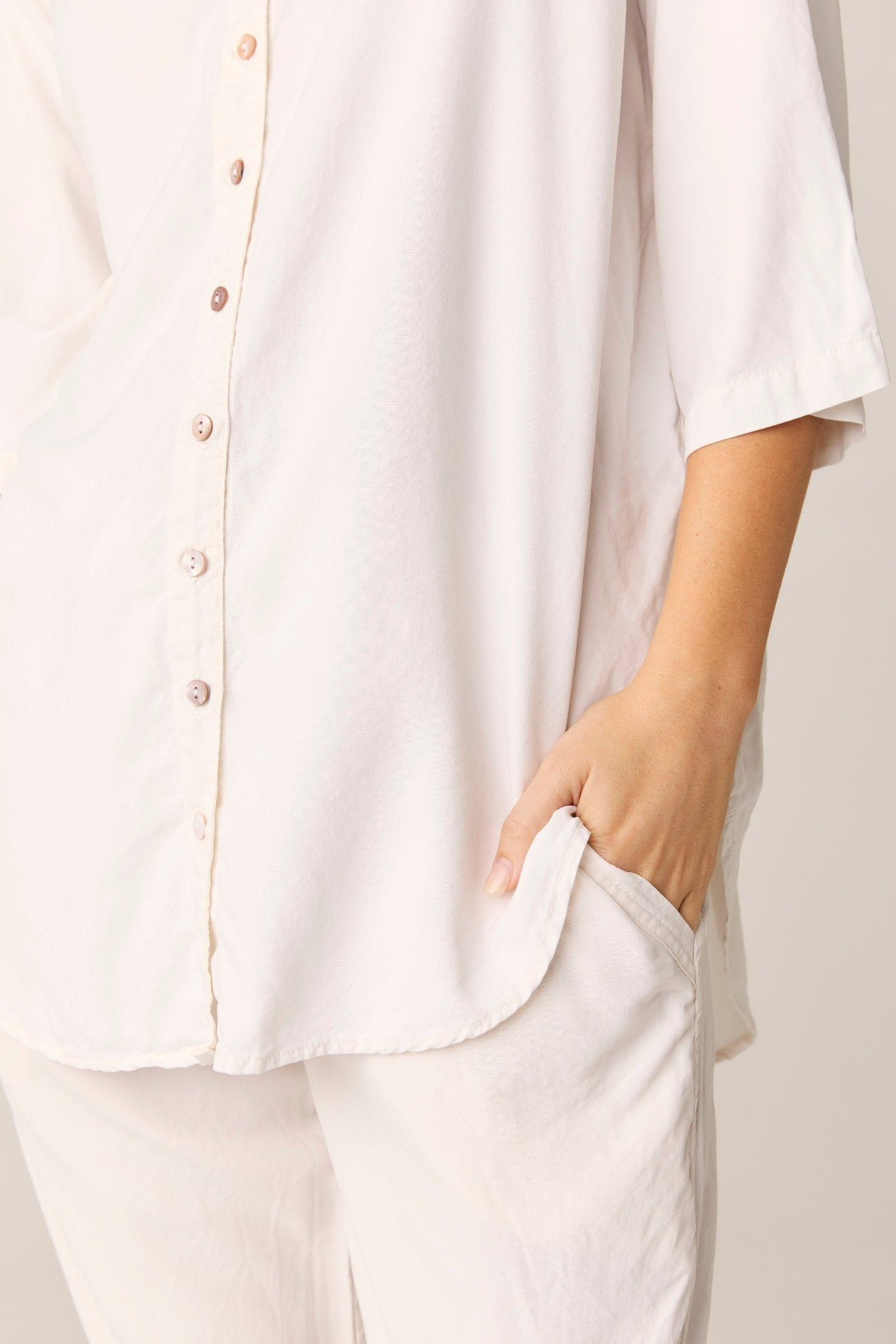 GRACIE SHIRT - CREAMY (PRE - ORDER) - Primness