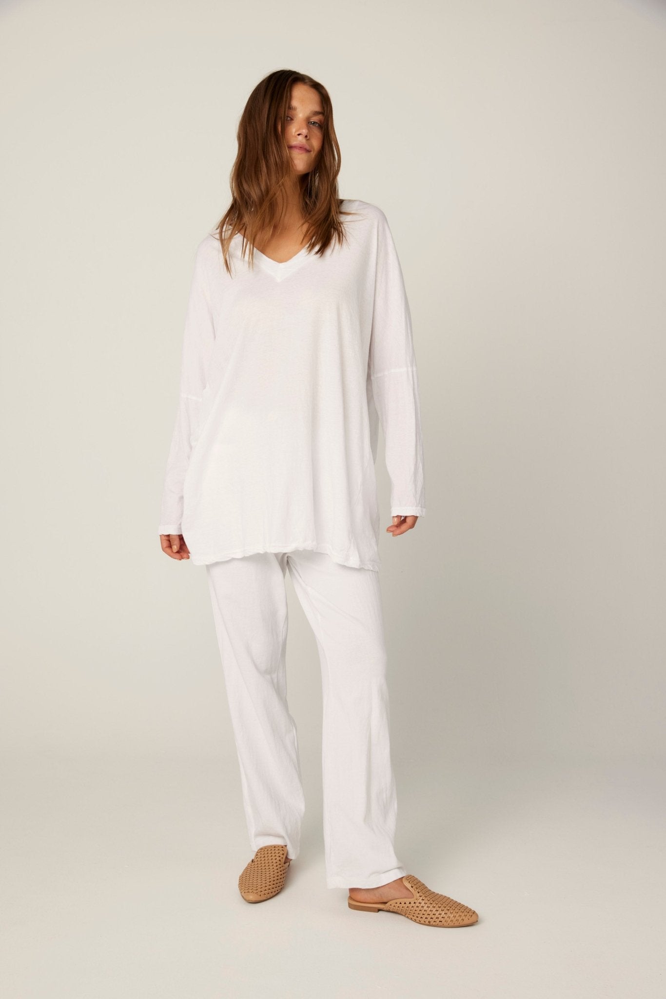 LOOSE V TOP - BLANC (PRE-ORDER) - Primness