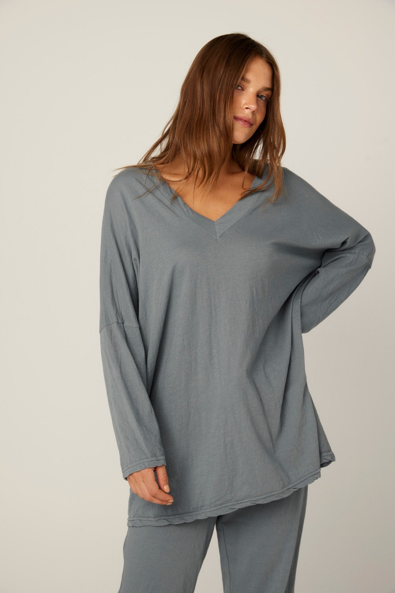 LOOSE V TOP - GREY MIST (PRE-ORDER) - Primness