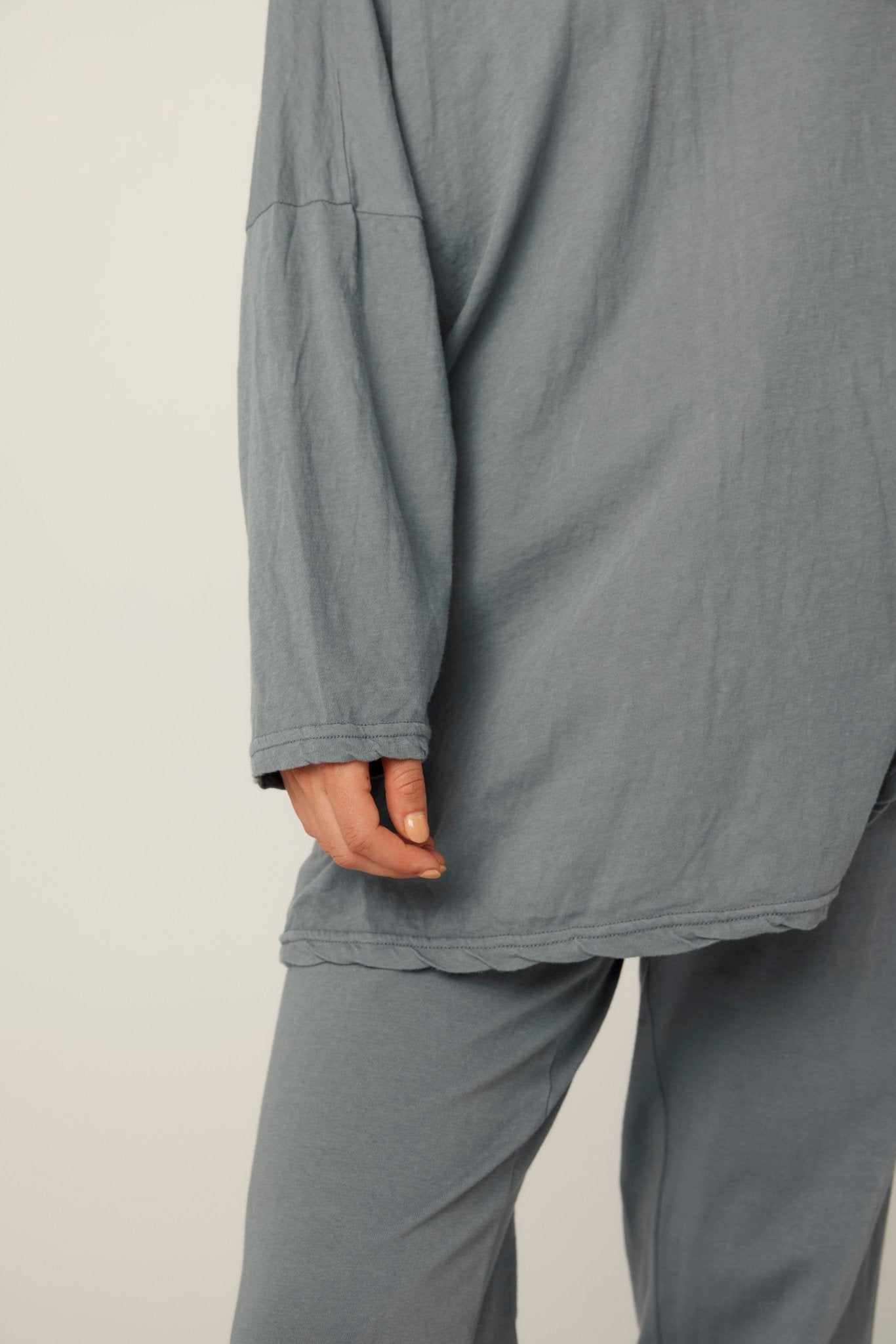 LOOSE V TOP - GREY MIST (PRE-ORDER) - Primness