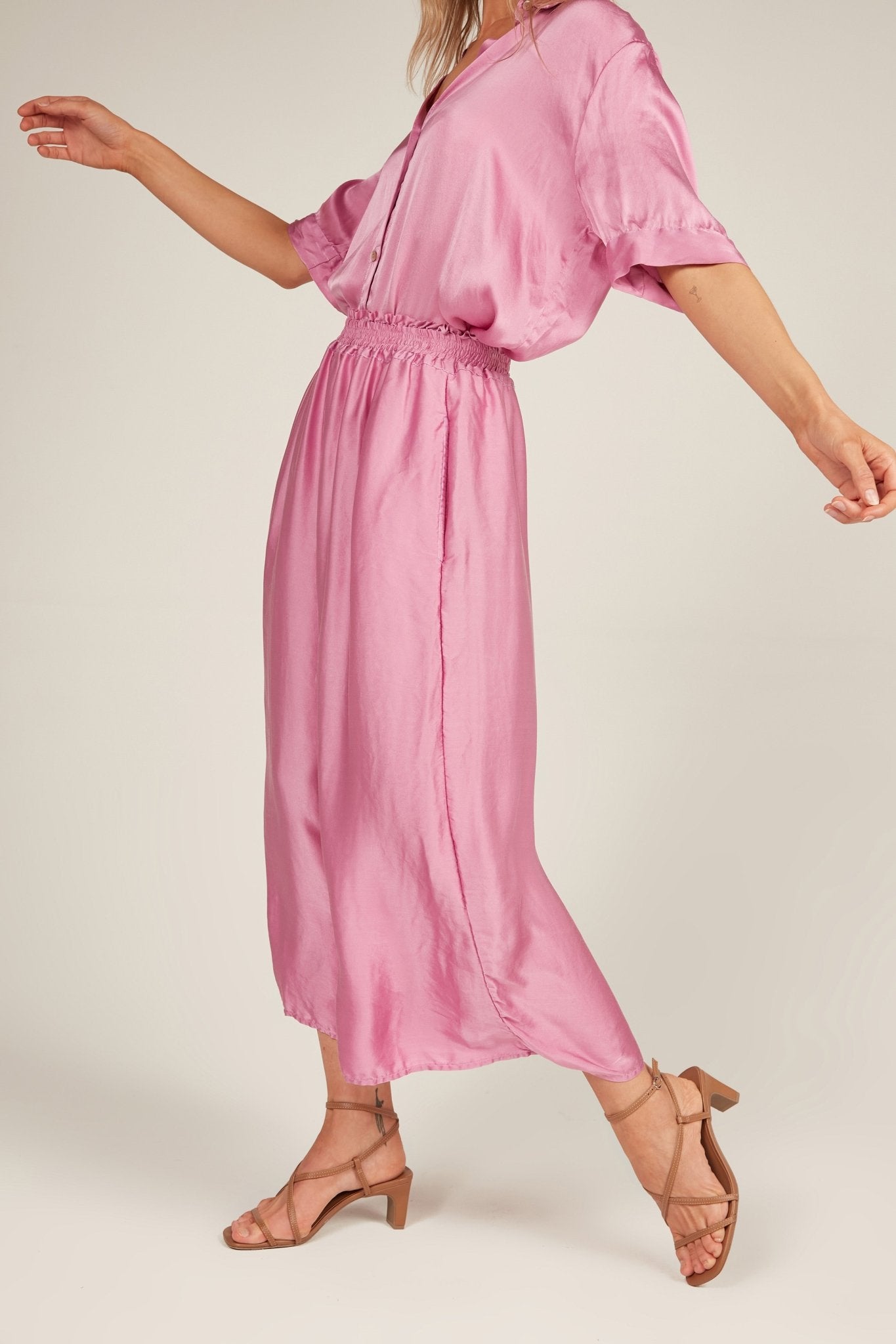 GLOSSED LOOSE PANT - CARNATION PINK - Primness