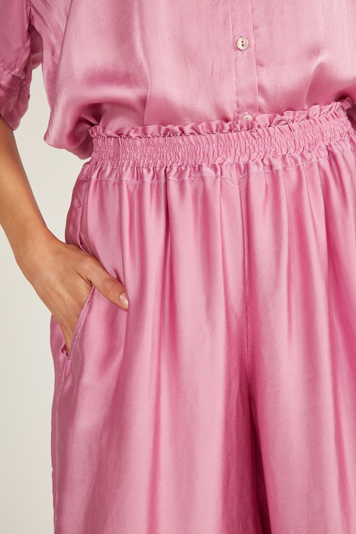 GLOSSED LOOSE PANT - CARNATION PINK - Primness