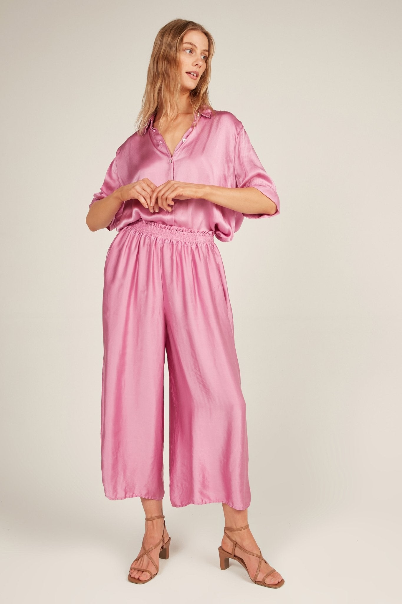 GLOSSED LOOSE PANT - CARNATION PINK - Primness