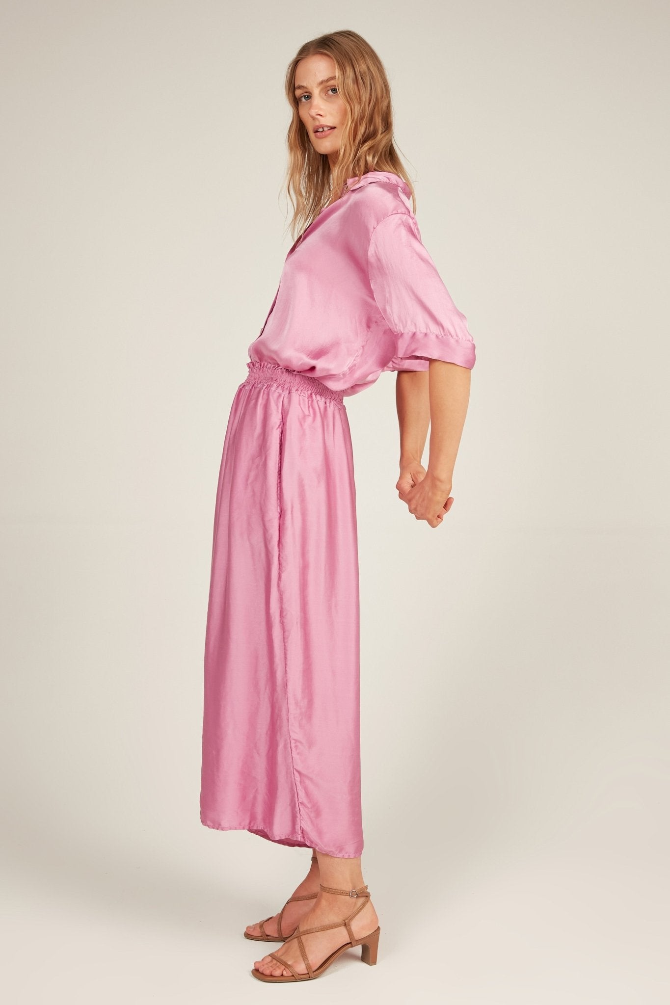 GLOSSED LOOSE PANT - CARNATION PINK - Primness