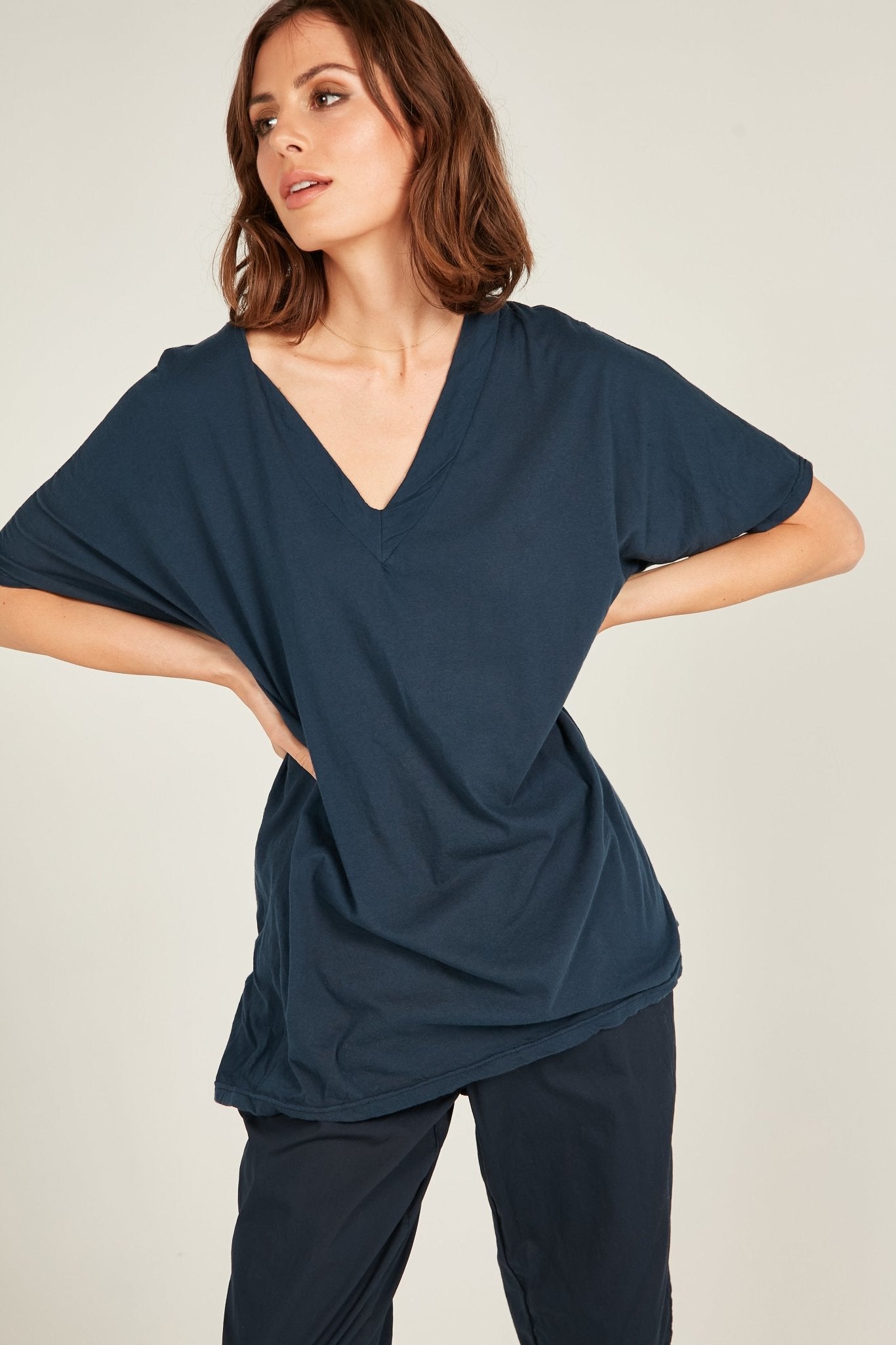 LOOSE V TEE - DARK NAVY - Primness