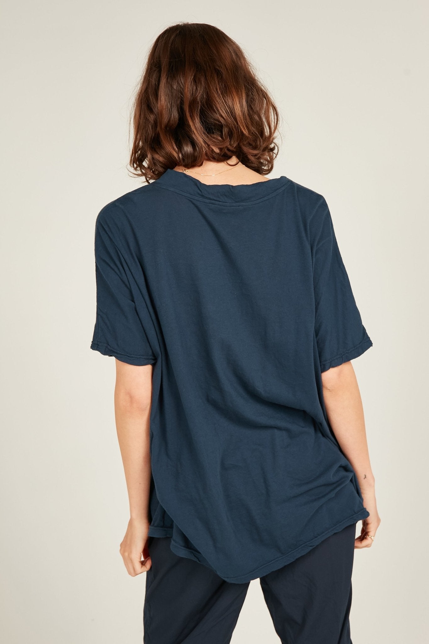 LOOSE V TEE - DARK NAVY - Primness