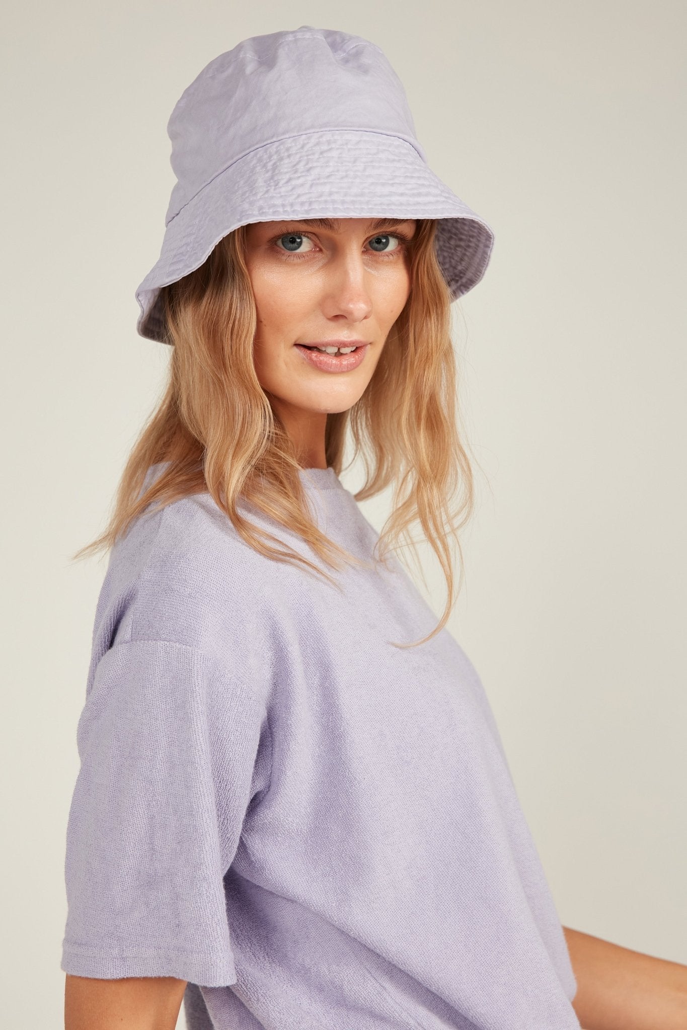 PEACHES BUCKET HAT - LILAC - Primness