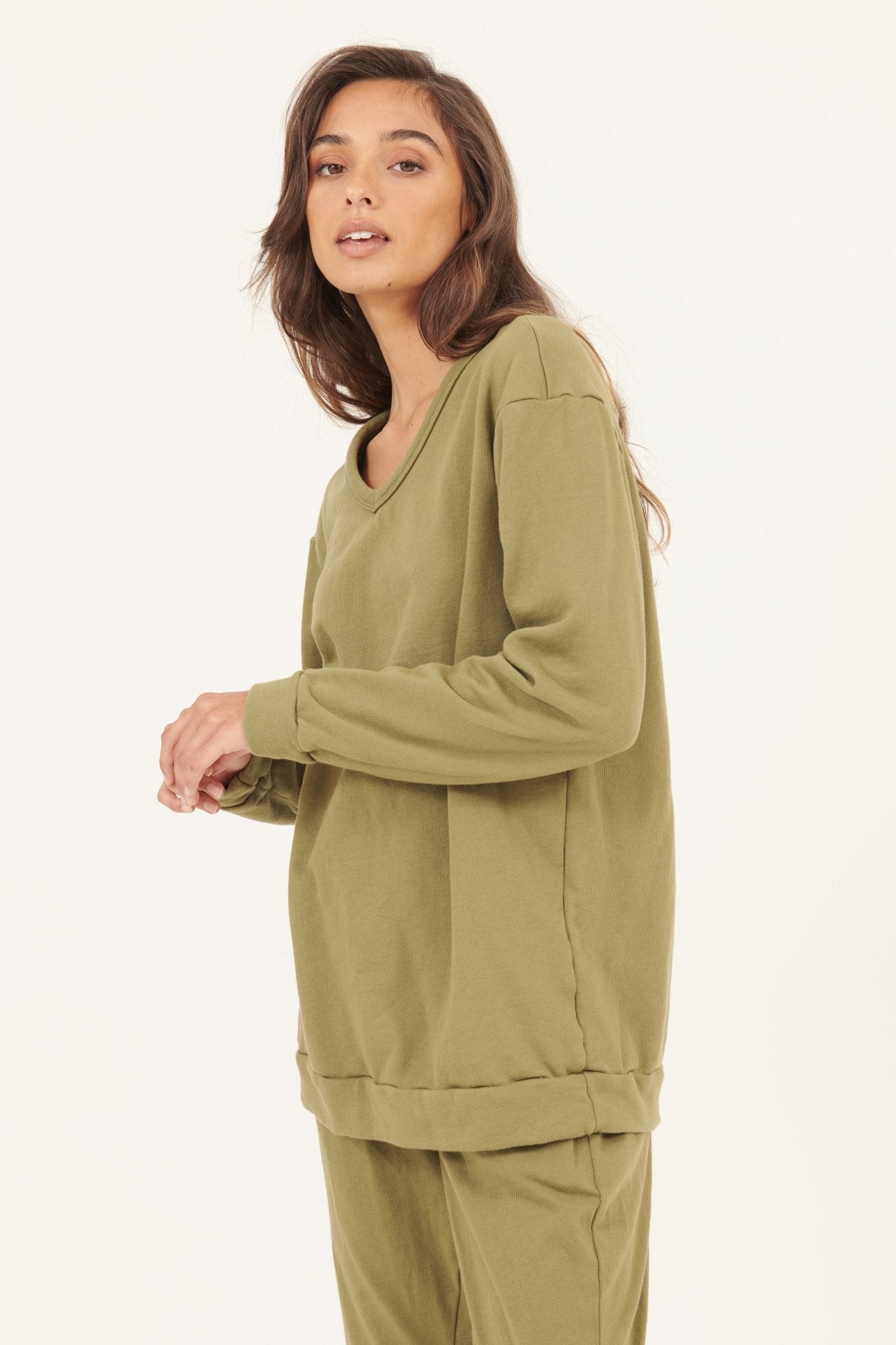 PERF V NECK - KHAKI - Primness