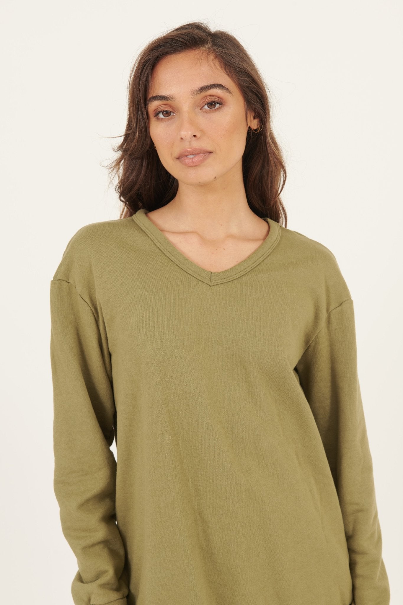 PERF V NECK - KHAKI - Primness