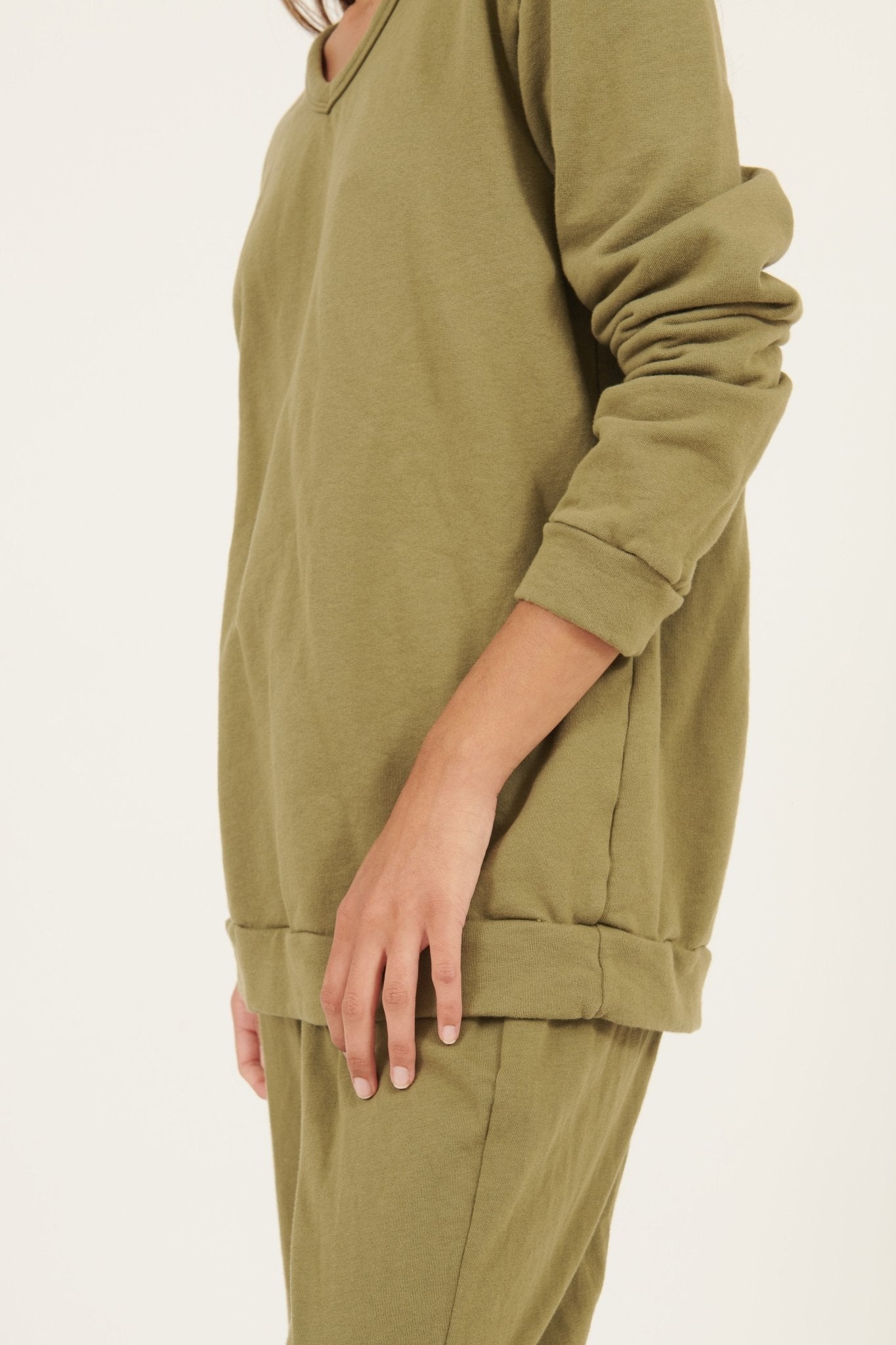 PERF V NECK - KHAKI - Primness